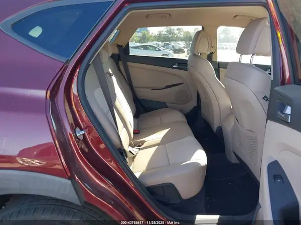 KM8J33A49HU460319 2017 HYUNDAI TUCSON - Image 8