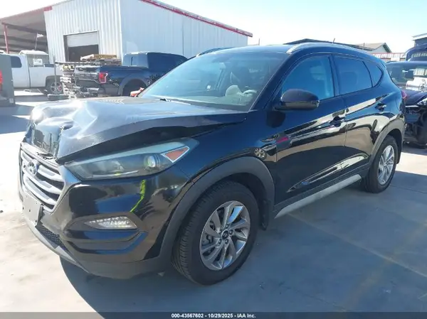 KM8J33A49HU466928 2017 HYUNDAI TUCSON - Image 2