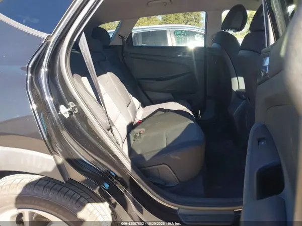 KM8J33A49HU466928 2017 HYUNDAI TUCSON - Image 8