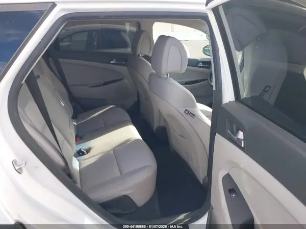 KM8J33A49HU484636 2017 HYUNDAI TUCSON - Image 8