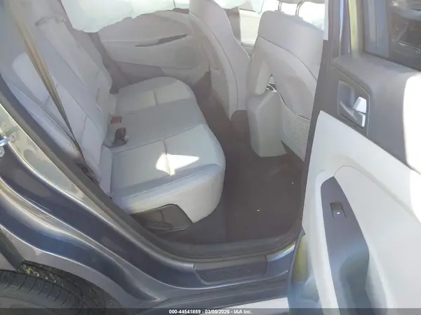 KM8J33A49HU519949 2017 HYUNDAI TUCSON - Image 8