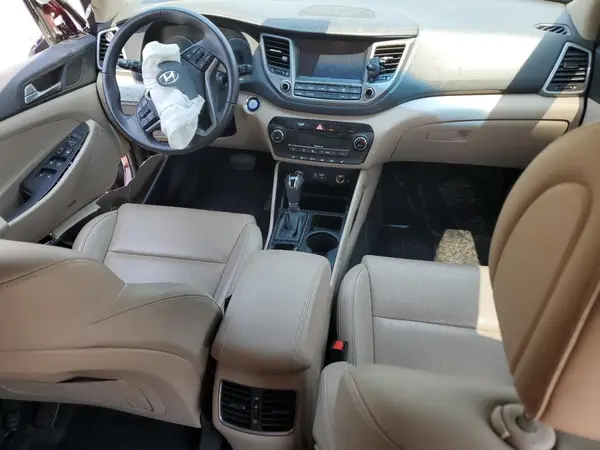 KM8J33A49HU523385 2017 HYUNDAI TUCSON - Image 8