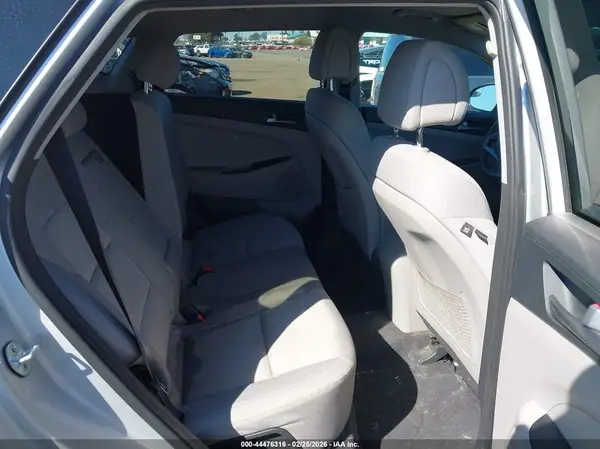 KM8J33A49HU562526 2017 HYUNDAI TUCSON - Image 8