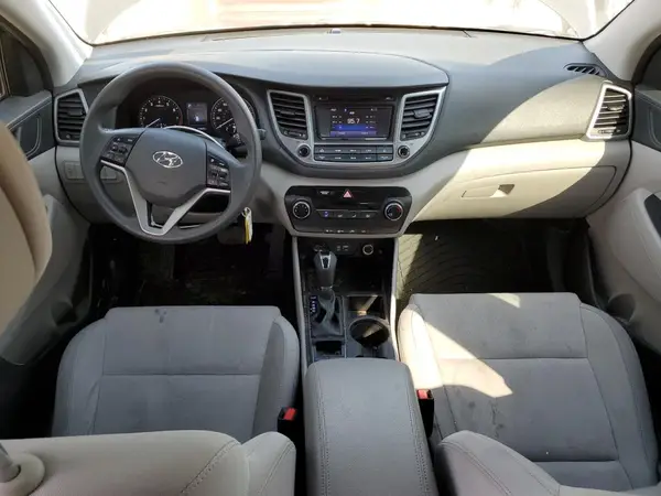 KM8J33A49HU585952 2017 HYUNDAI TUCSON - Image 8