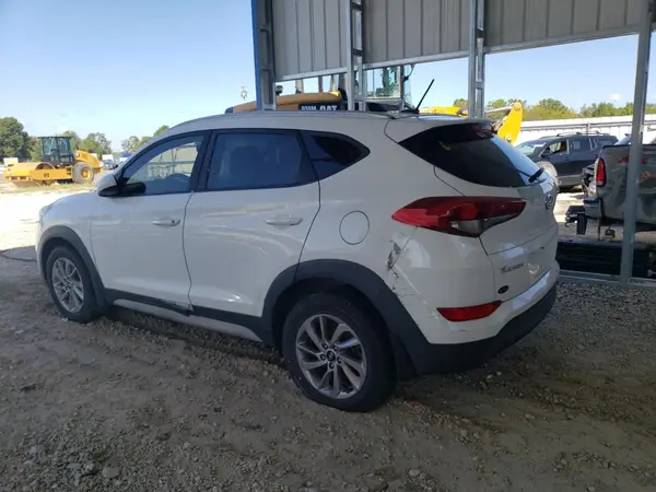 KM8J33A49HU587135 2017 HYUNDAI TUCSON - Image 2