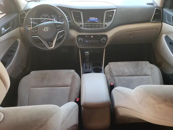 KM8J33A49HU587135 2017 HYUNDAI TUCSON - Image 8