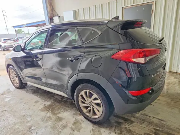 KM8J33A49JU607986 2018 HYUNDAI TUCSON - Image 2
