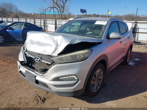 KM8J33A49JU617031 2018 HYUNDAI TUCSON - Image 2