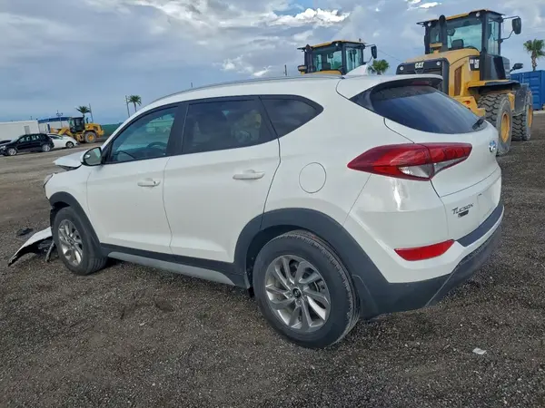 KM8J33A49JU627073 2018 HYUNDAI TUCSON - Image 2