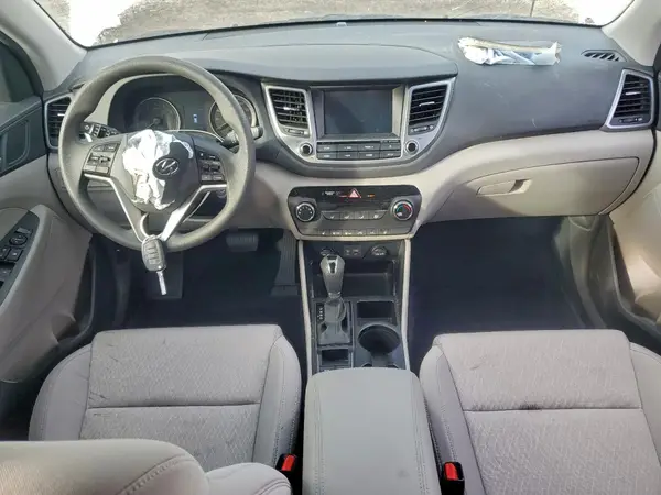 KM8J33A49JU627073 2018 HYUNDAI TUCSON - Image 8
