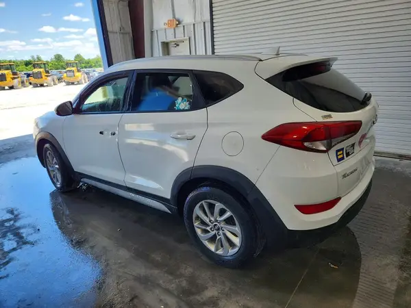 KM8J33A49JU639417 2018 HYUNDAI TUCSON - Image 2