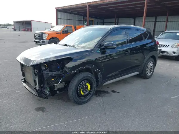 KM8J33A49JU639708 2018 HYUNDAI TUCSON - Image 2