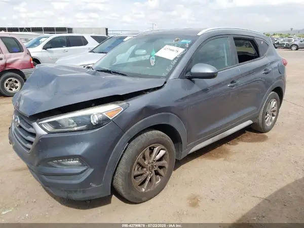 KM8J33A49JU653687 2018 HYUNDAI TUCSON - Image 2