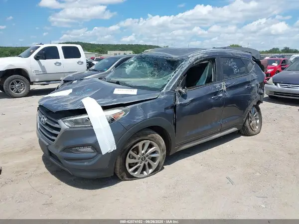 KM8J33A49JU668965 2018 HYUNDAI TUCSON - Image 2