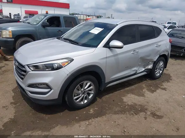 KM8J33A49JU672059 2018 HYUNDAI TUCSON - Image 2