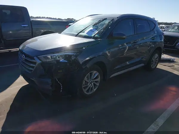 KM8J33A49JU678850 2018 HYUNDAI TUCSON - Image 2