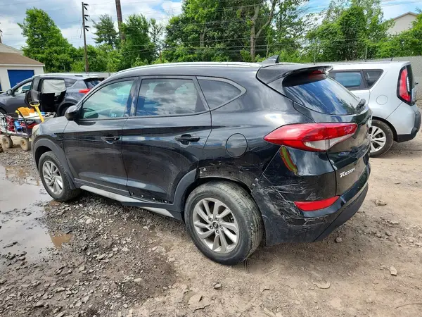 KM8J33A49JU688522 2018 HYUNDAI TUCSON - Image 2