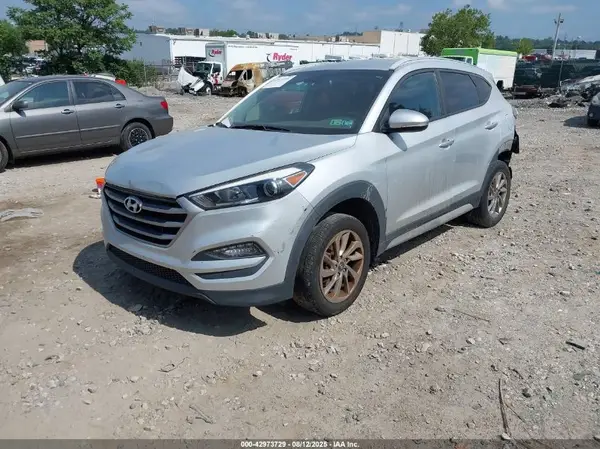 KM8J33A49JU689573 2018 HYUNDAI TUCSON - Image 2