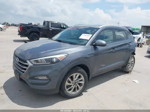 KM8J33A49JU691386 2018 HYUNDAI TUCSON - Image 2