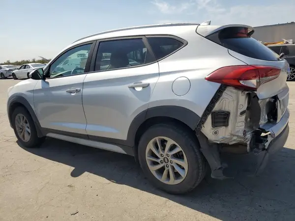 KM8J33A49JU696698 2018 HYUNDAI TUCSON - Image 2