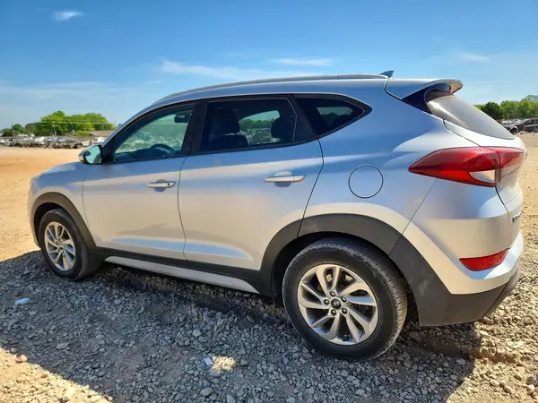 KM8J33A49JU701656 2018 HYUNDAI TUCSON - Image 2