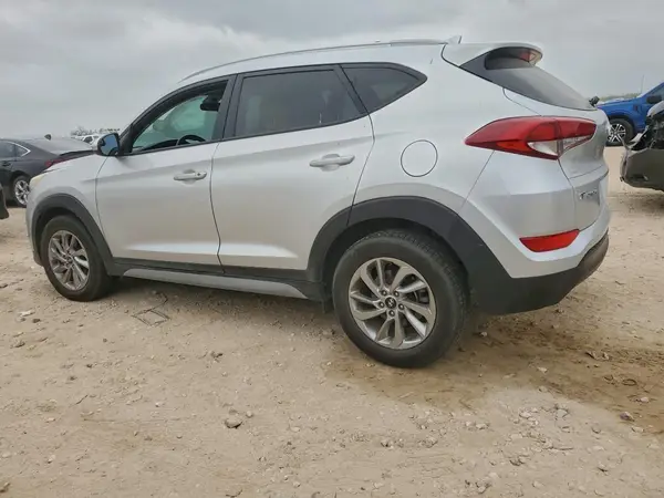 KM8J33A49JU710521 2018 HYUNDAI TUCSON - Image 2