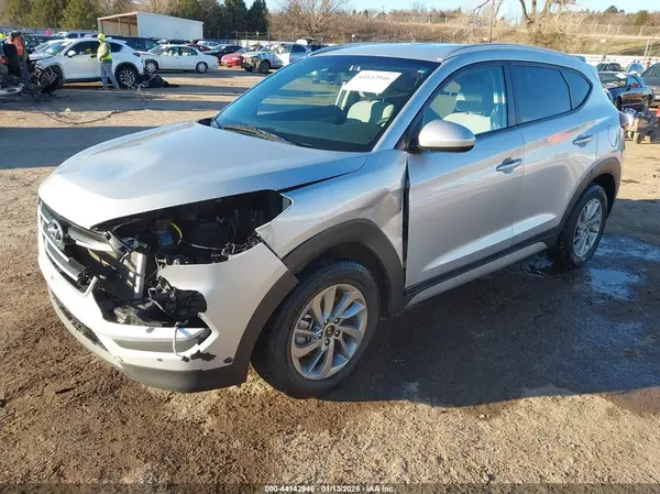 KM8J33A49JU719526 2018 HYUNDAI TUCSON - Image 2