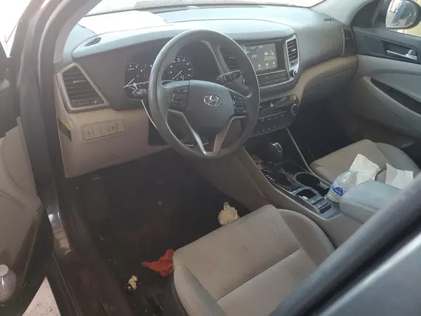 KM8J33A49JU735967 2018 HYUNDAI TUCSON - Image 8