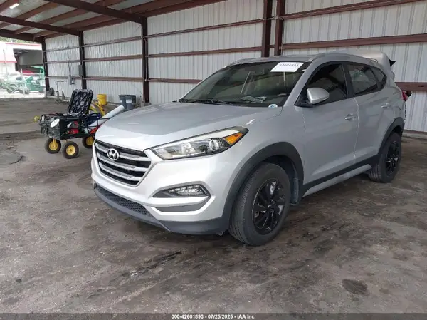 KM8J33A49JU762277 2018 HYUNDAI TUCSON - Image 2