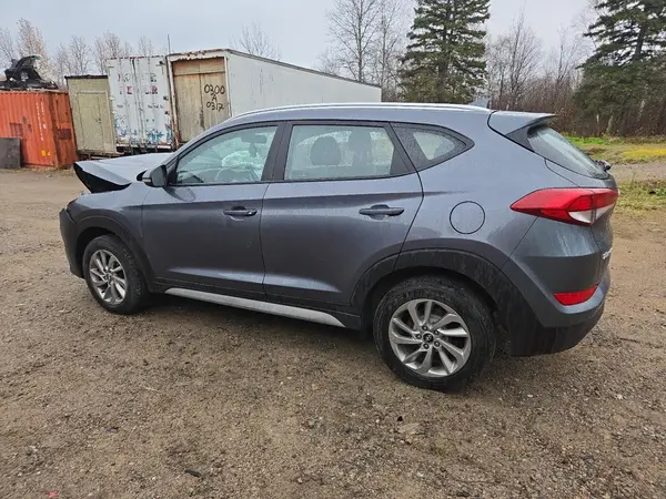 KM8J33A49JU828777 2018 HYUNDAI TUCSON - Image 2