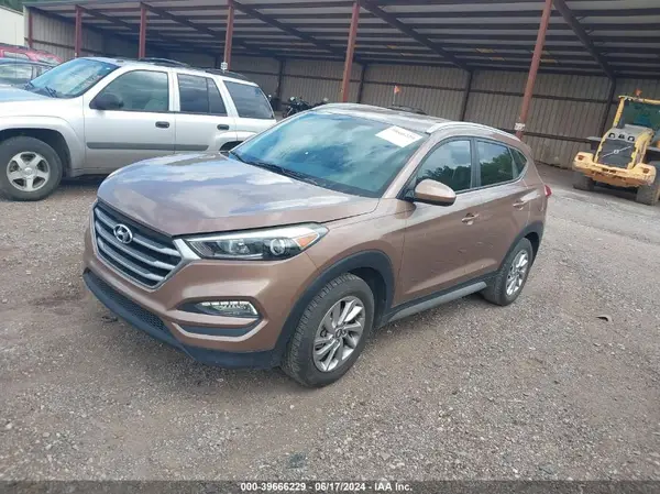 KM8J33A4OHU274667 2017 HYUNDAI TUCSON - Image 2