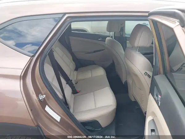 KM8J33A4OHU274667 2017 HYUNDAI TUCSON - Image 8