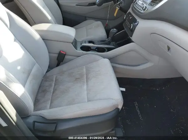 KM8J33A4XGU060235 2016 HYUNDAI TUCSON - Image 8