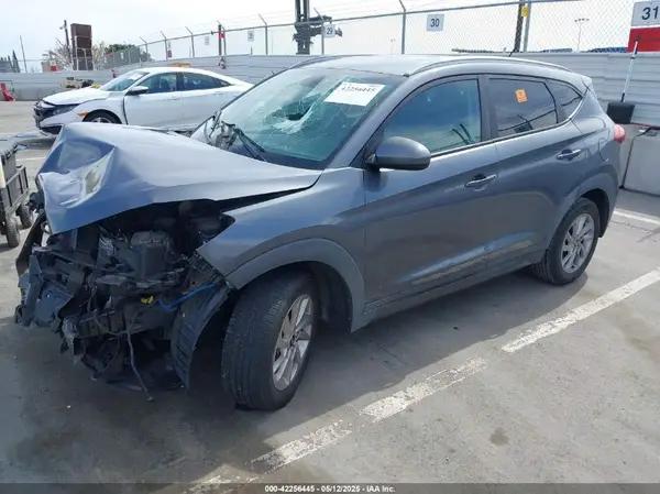 KM8J33A4XGU072482 2016 HYUNDAI TUCSON - Image 2