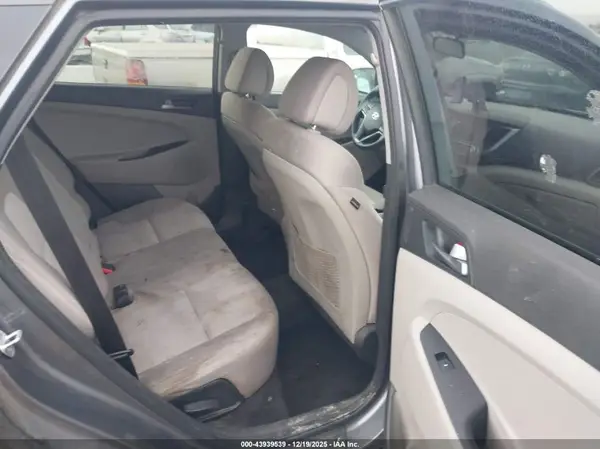 KM8J33A4XGU083790 2016 HYUNDAI TUCSON - Image 8