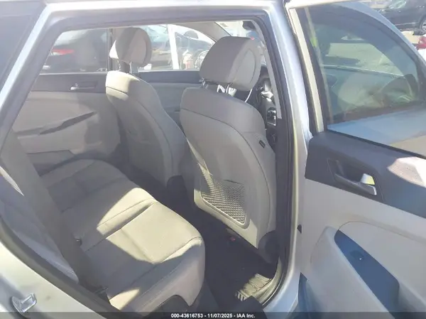 KM8J33A4XGU089573 2016 HYUNDAI TUCSON - Image 8