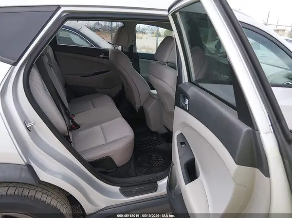 KM8J33A4XGU090223 2016 HYUNDAI TUCSON - Image 8