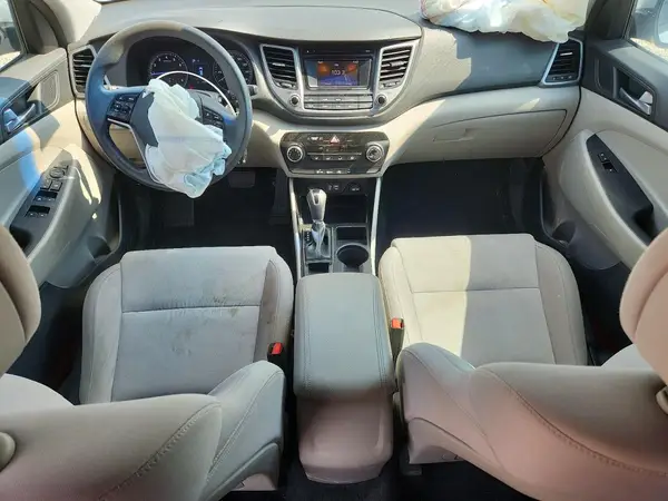 KM8J33A4XGU092568 2016 HYUNDAI TUCSON - Image 8
