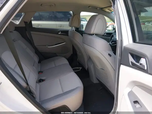 KM8J33A4XGU092697 2016 HYUNDAI TUCSON - Image 8