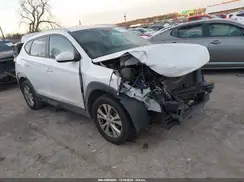KM8J33A4XGU110809 2016 HYUNDAI TUCSON
