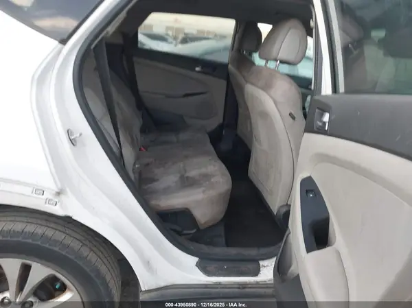 KM8J33A4XGU110809 2016 HYUNDAI TUCSON - Image 8