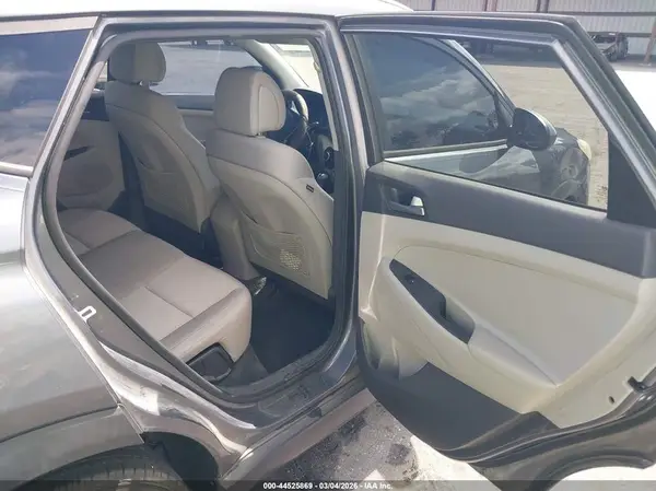 KM8J33A4XGU117548 2016 HYUNDAI TUCSON - Image 8