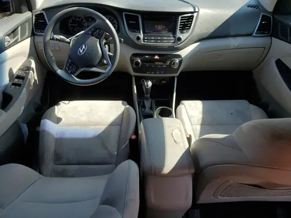 KM8J33A4XGU117677 2016 HYUNDAI TUCSON - Image 8