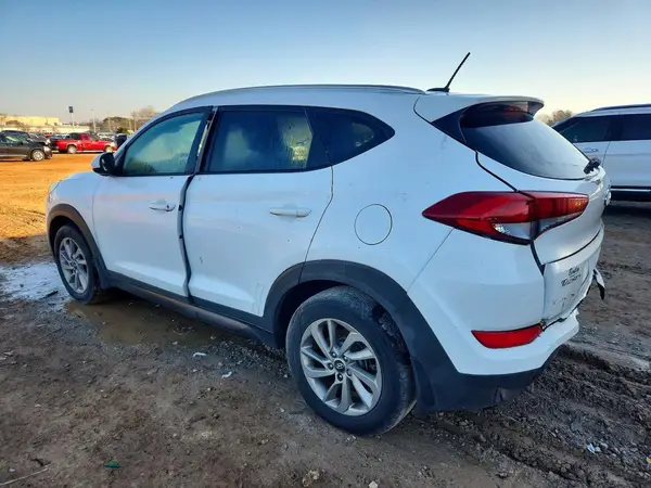 KM8J33A4XGU153952 2016 HYUNDAI TUCSON - Image 2