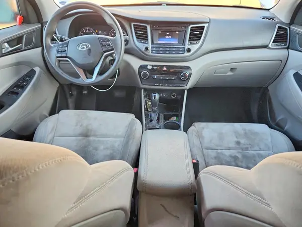 KM8J33A4XGU153952 2016 HYUNDAI TUCSON - Image 8