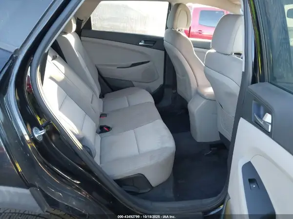 KM8J33A4XGU174252 2016 HYUNDAI TUCSON - Image 8