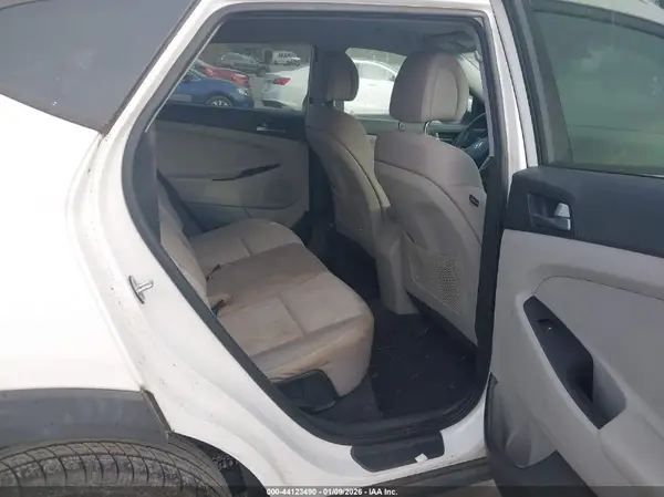 KM8J33A4XGU200364 2016 HYUNDAI TUCSON - Image 8
