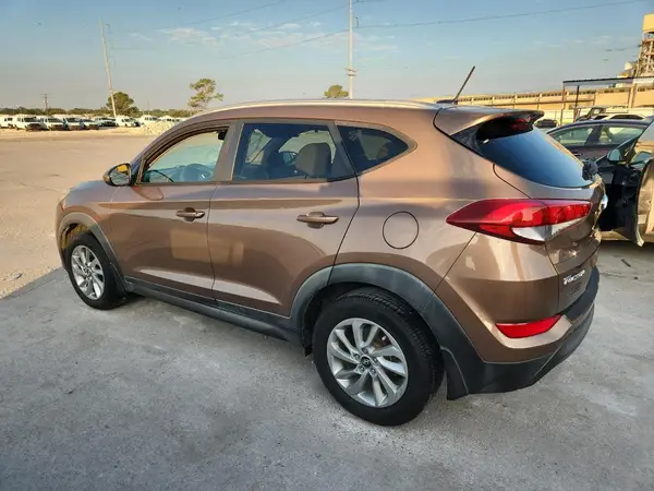 KM8J33A4XGU206441 2016 HYUNDAI TUCSON - Image 2