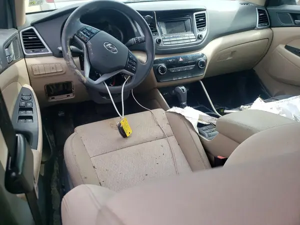 KM8J33A4XGU212028 2016 HYUNDAI TUCSON - Image 8