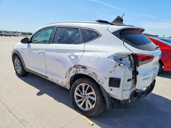KM8J33A4XGU231470 2016 HYUNDAI TUCSON - Image 2